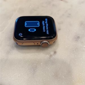 Rose Gold Apple Watch Series 4, 40 MM